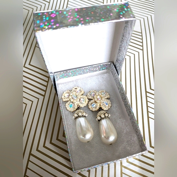 Vintage Tara Old Hollywood Glam Clip On Earrings - Picture 2 of 13